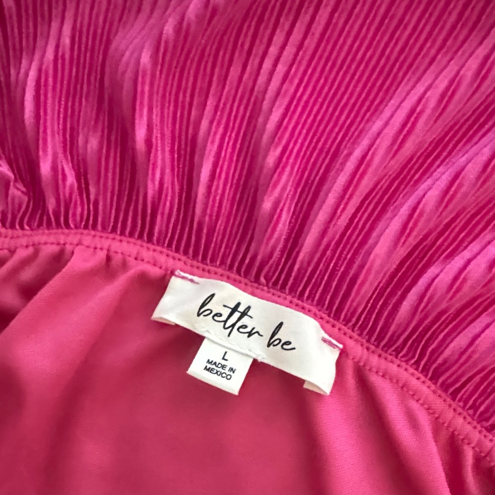 Pink Pleated Set of Crop Top and Pants - Picture 3 of 9